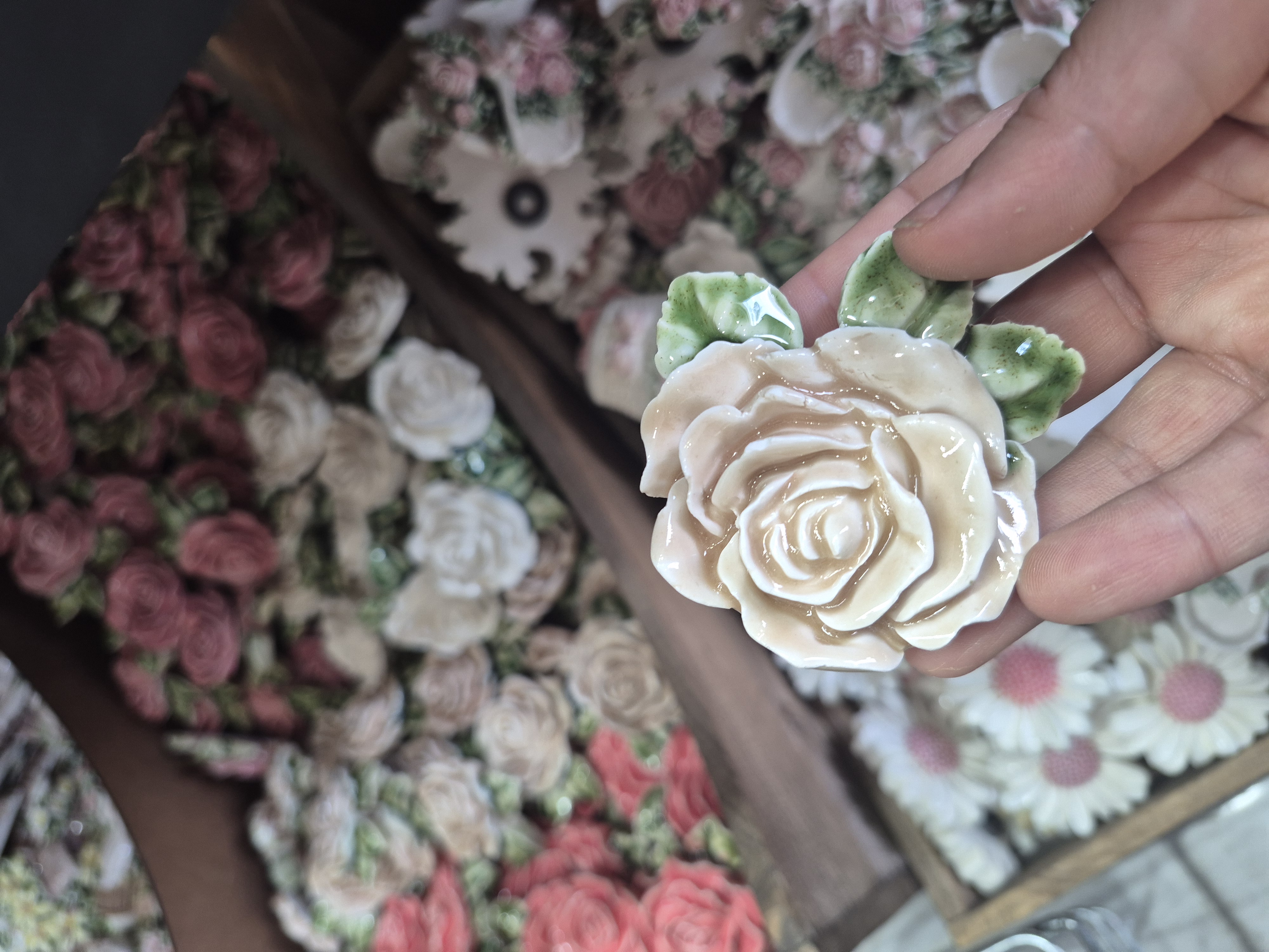 مگنت تزئینی یخچال گل رز سفید